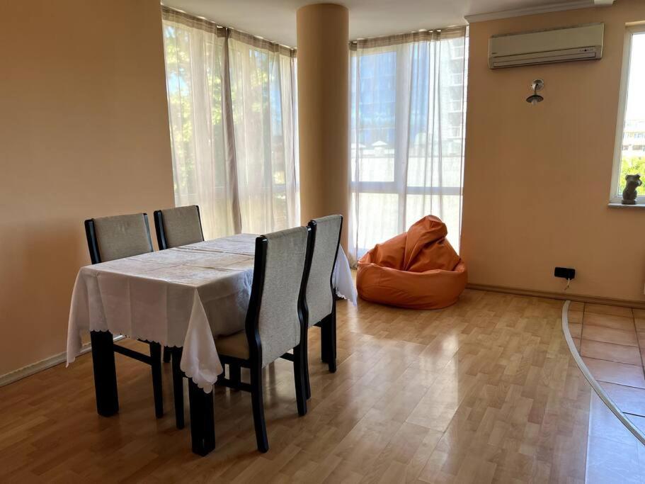 Lovely Spacious 3br Just Outside Of Centre Apartament